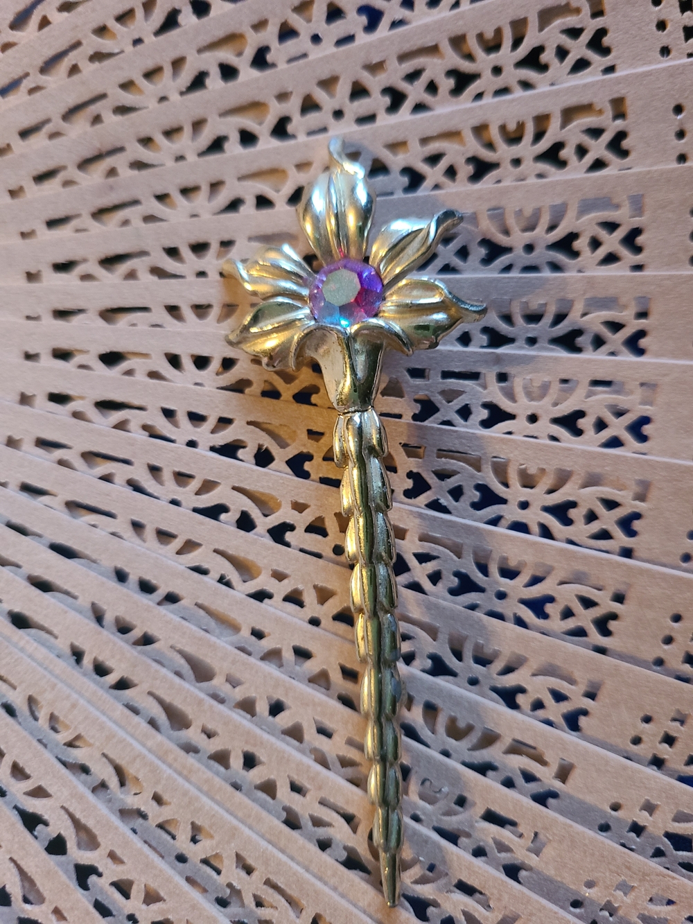 Antique gold floral brooch with Colorful center stone